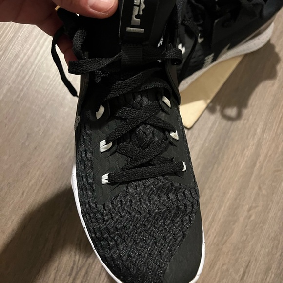 Lebron Witness 5 - Picture 4 of 6